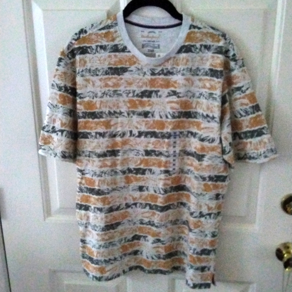 Casual olive green and yellow t-shirt, size M